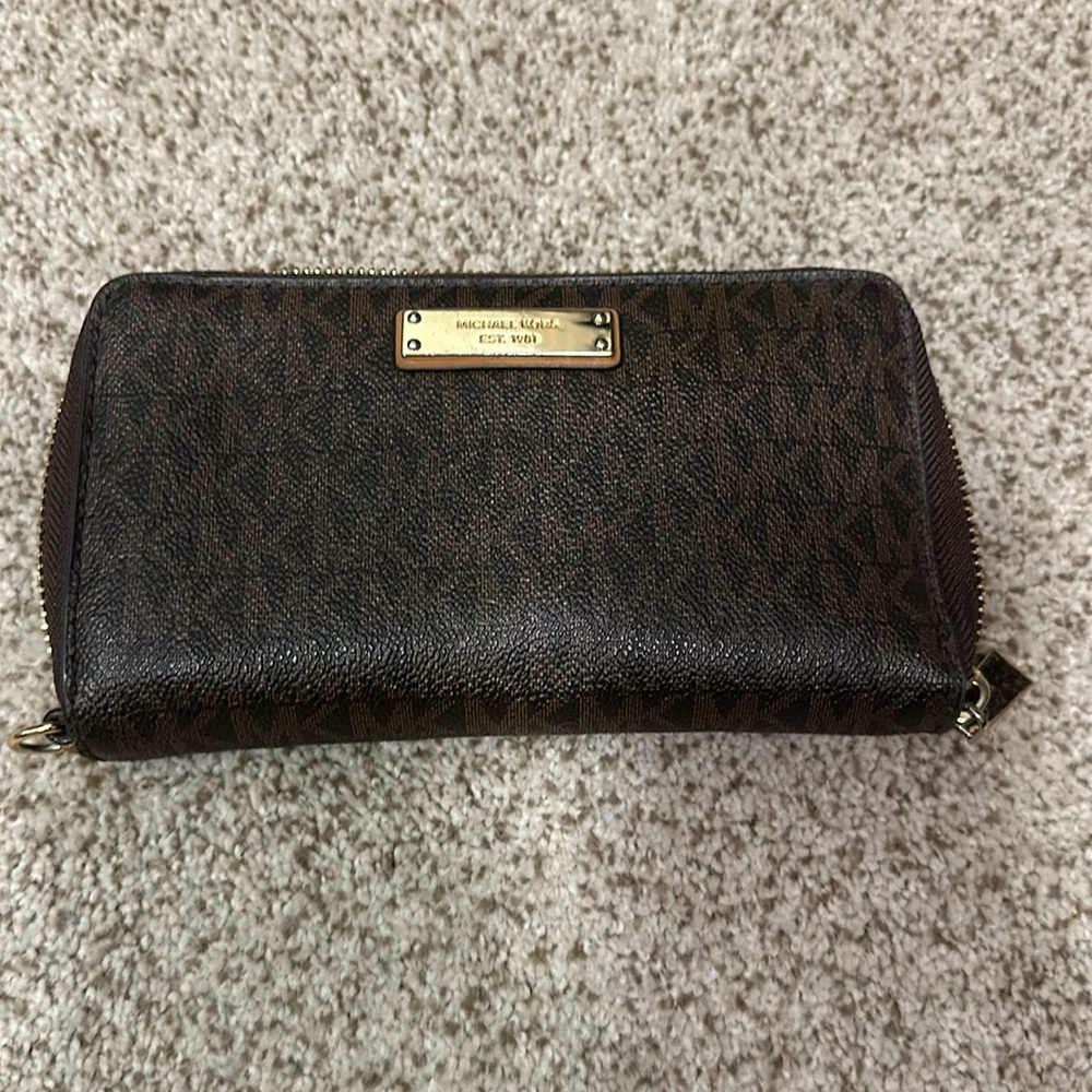 Michael Kors wallet with zipper